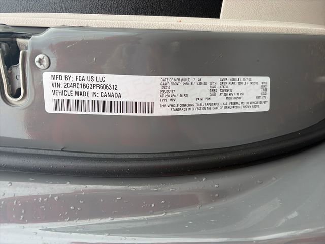 Used 2023 Chrysler Pacifica Touring-L FWD image 53