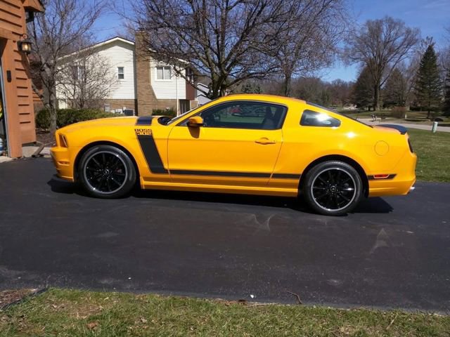 Used 2013 Ford Mustang Boss 302 w/ Boss 302 Accessory Pkg RWD image 3