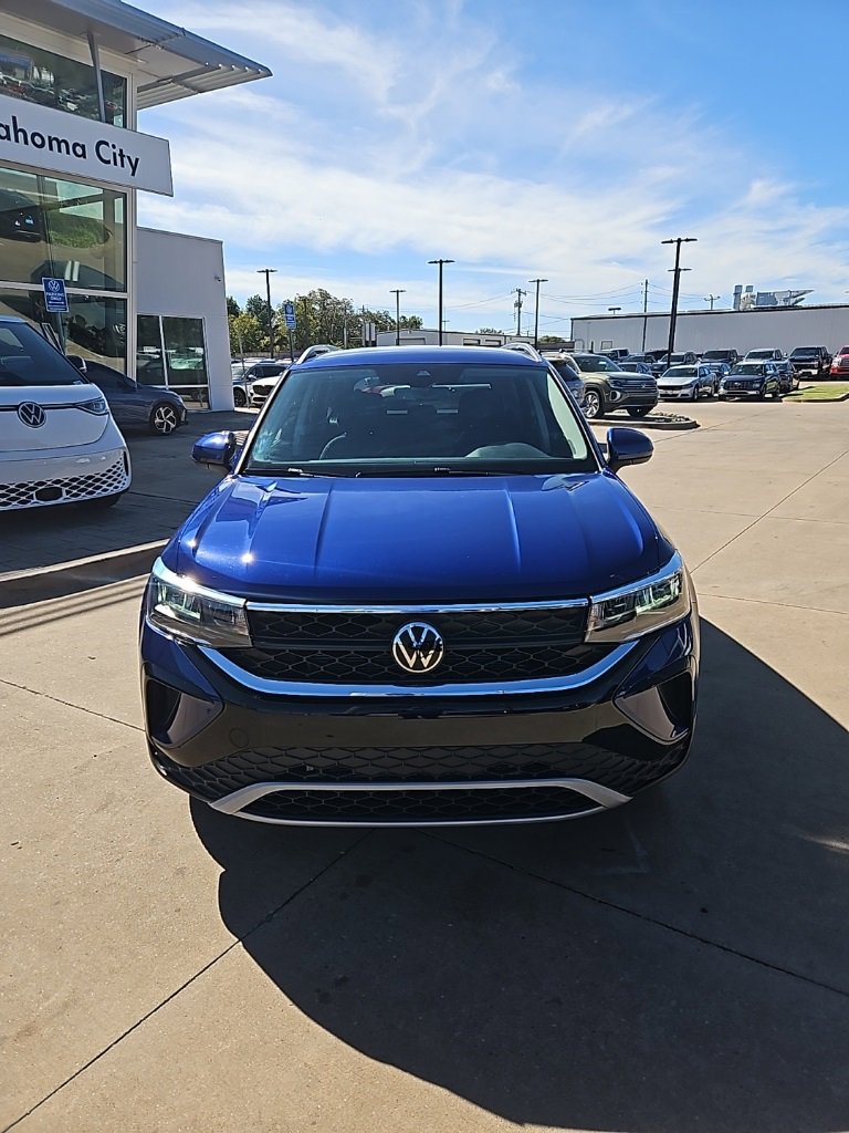 Used 2024 Volkswagen Taos SE w/ Black Wheel Plus Package image 2