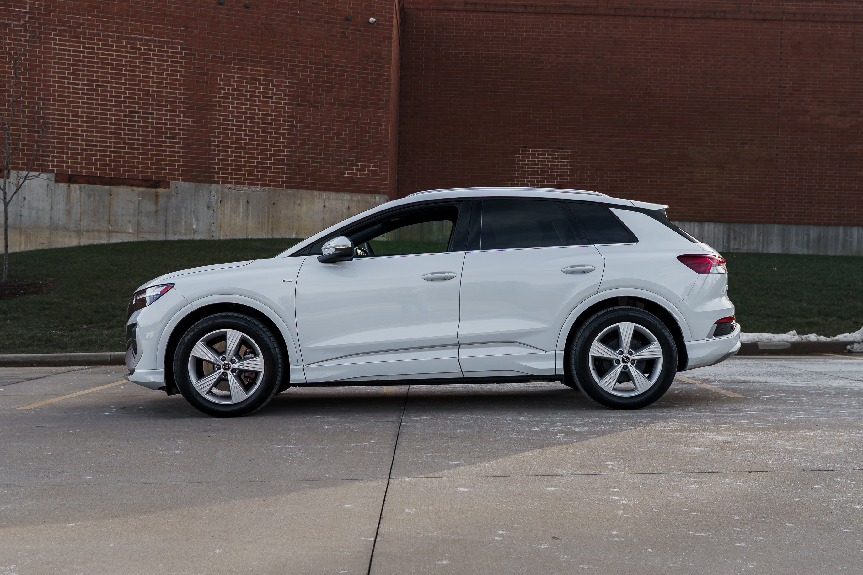 Used 2024 Audi Q4 e-tron Premium image 6