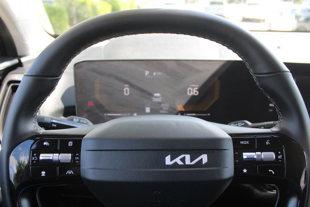 Certified 2026 Kia Sorento LX FWD image 25