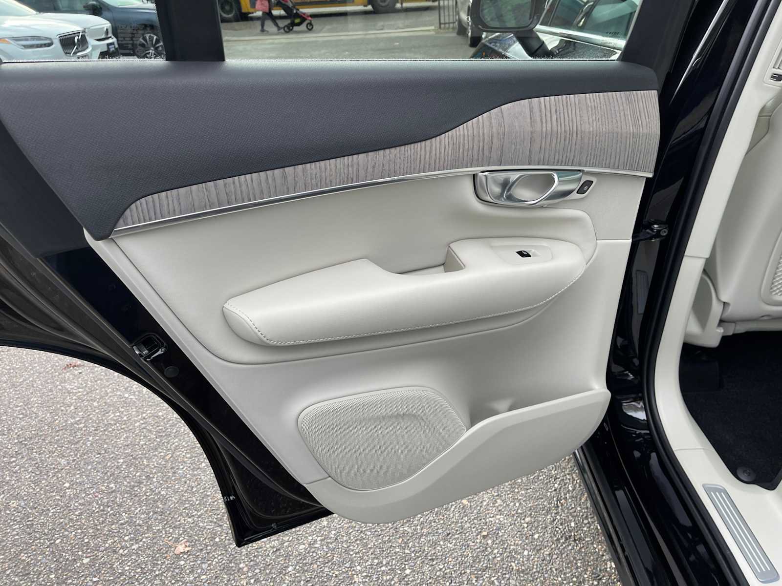 Used 2023 Volvo XC90 B6 Plus w/ Protection Package Premier image 16