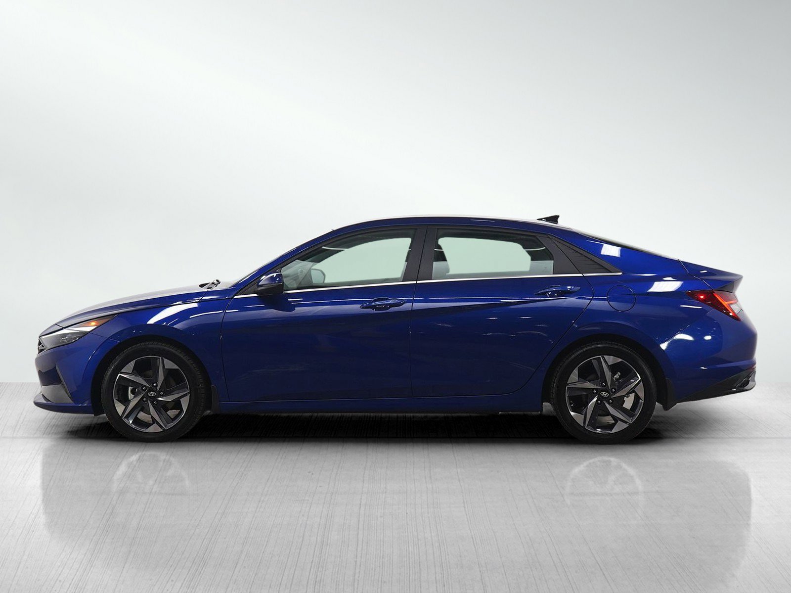 Used 2023 Hyundai Elantra Limited image 2