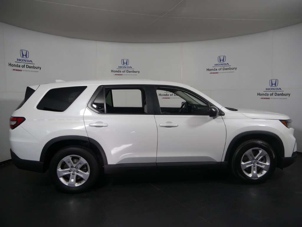 Used 2023 Honda Pilot LX image 3