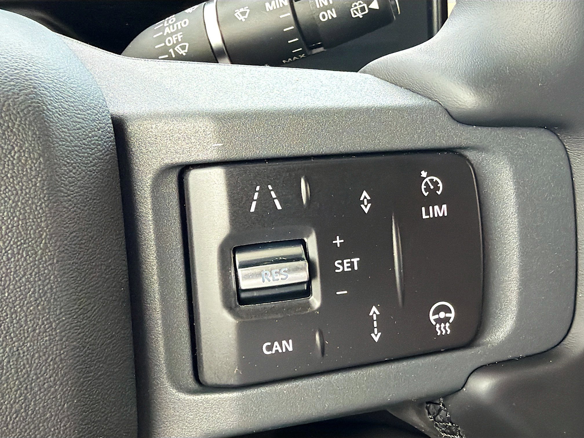New 2026 Land Rover Defender 110 X-Dynamic SE AWD/4WD image 35