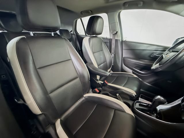 Used 2019 Chevrolet Trax Premier w/ Midnight Edition AWD/4WD image 31