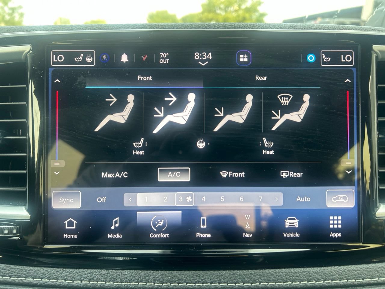 Used 2024 Chrysler Pacifica Touring-L w/ Uconnect Theater Family Group FWD image 23