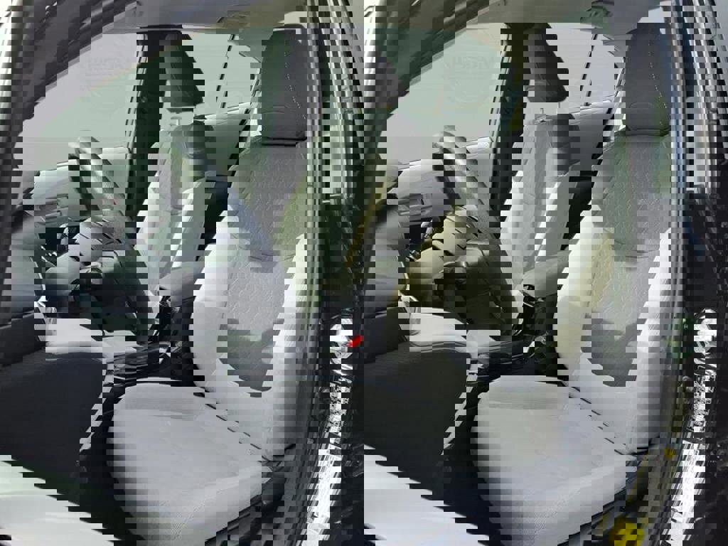 Used 2022 Toyota Corolla LE image 3