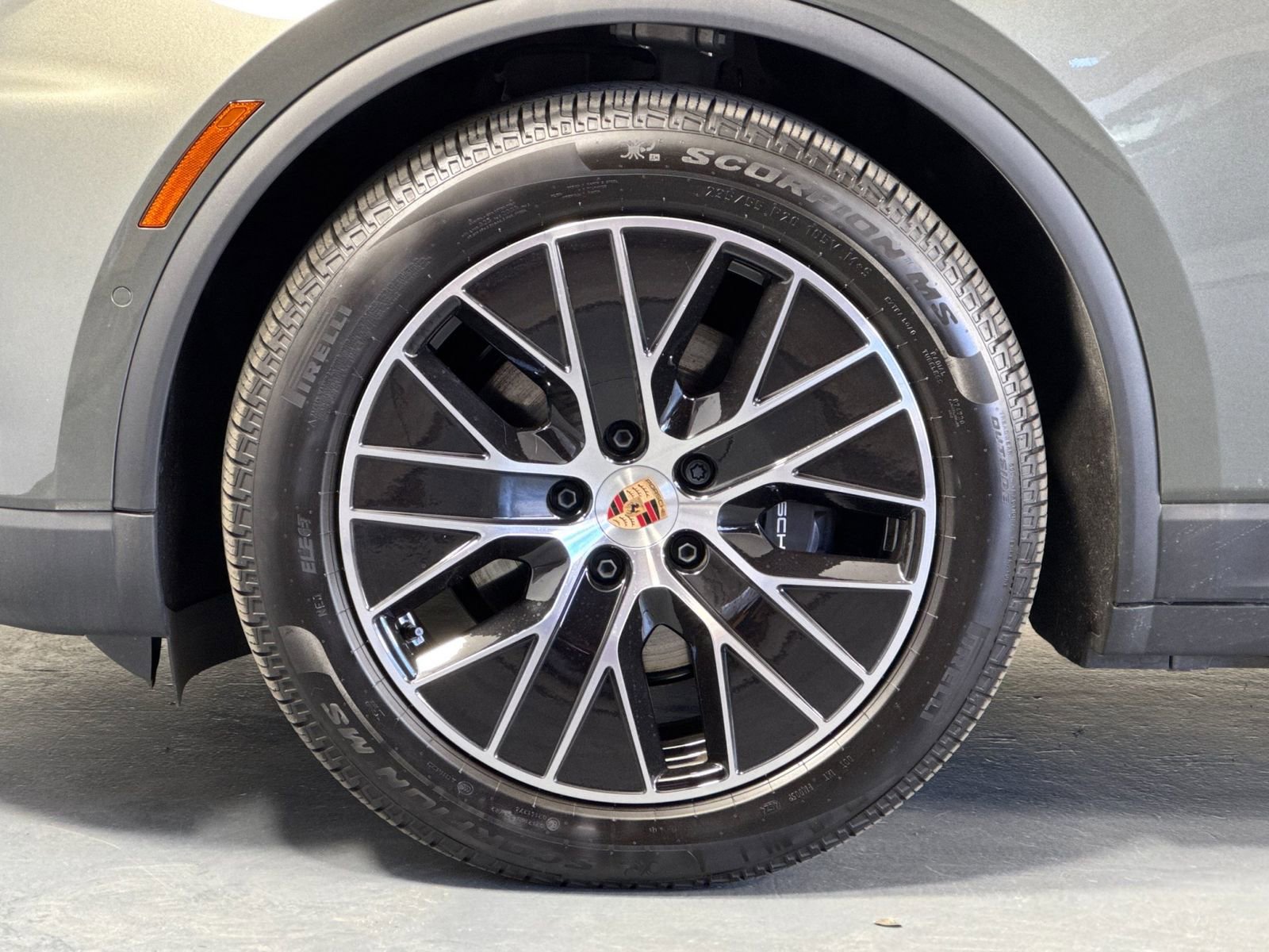 Used 2025 Porsche Macan 4 Electric image 34