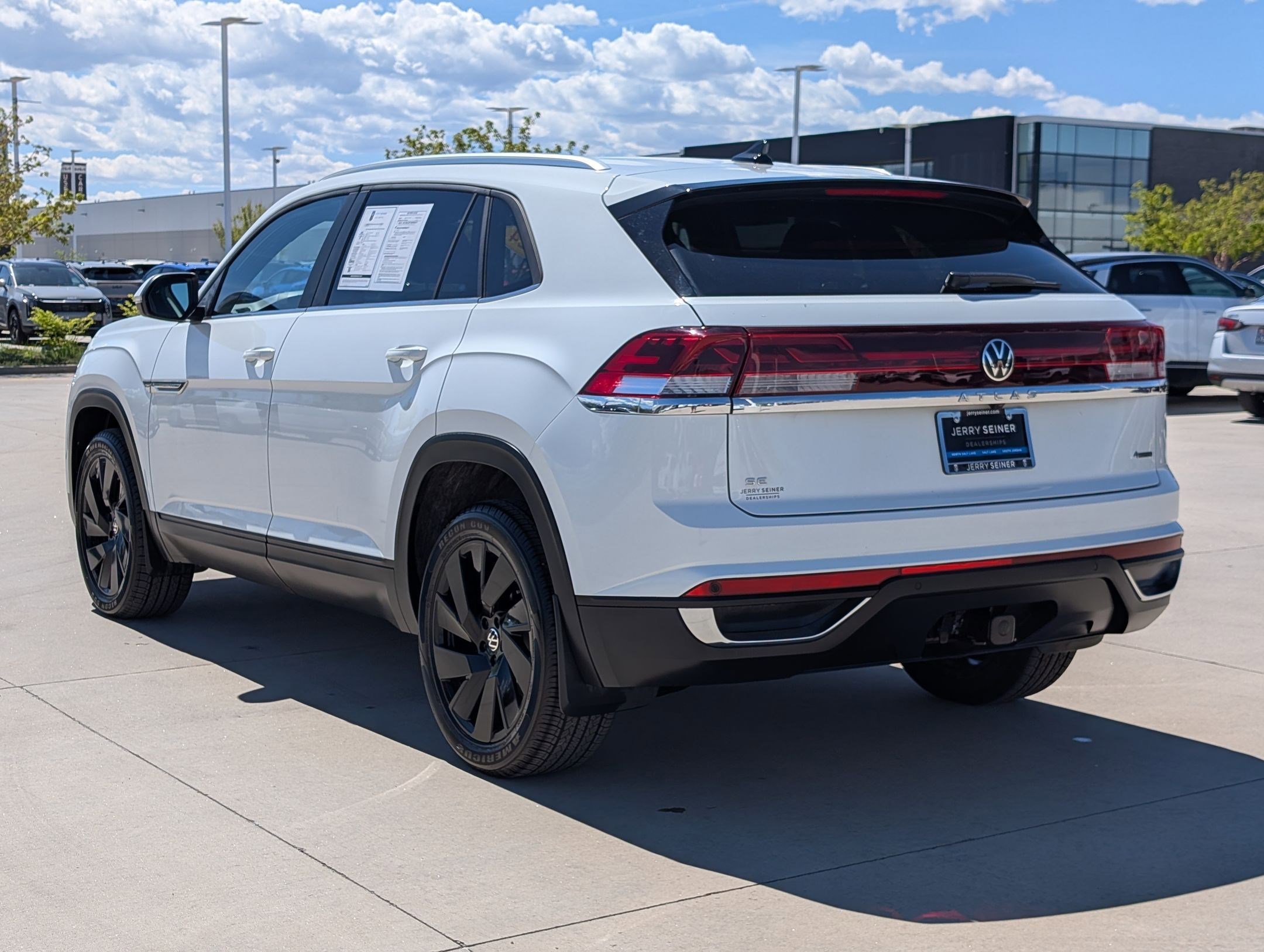 Used 2024 Volkswagen Atlas Cross Sport SE image 4