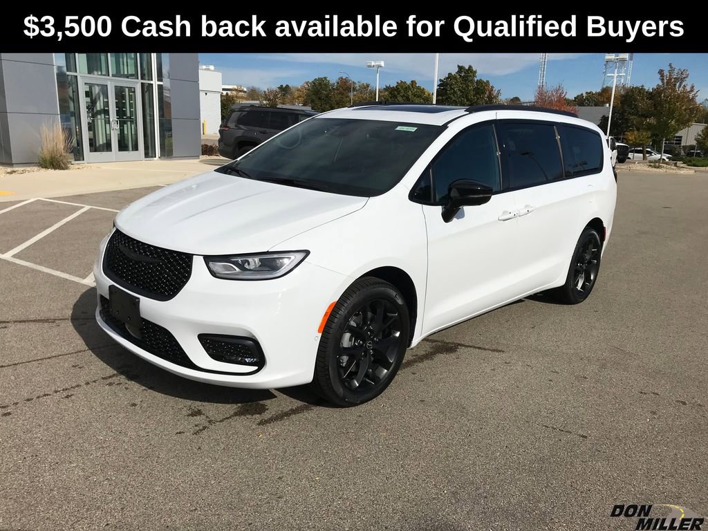 New 2026 Chrysler Pacifica Limited w/ S Appearance Package