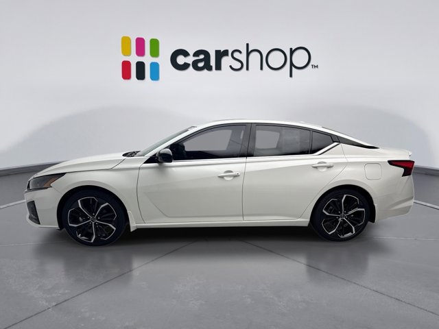 Used 2023 Nissan Altima 2.5 SR w/ SR Premium Package FWD image 2