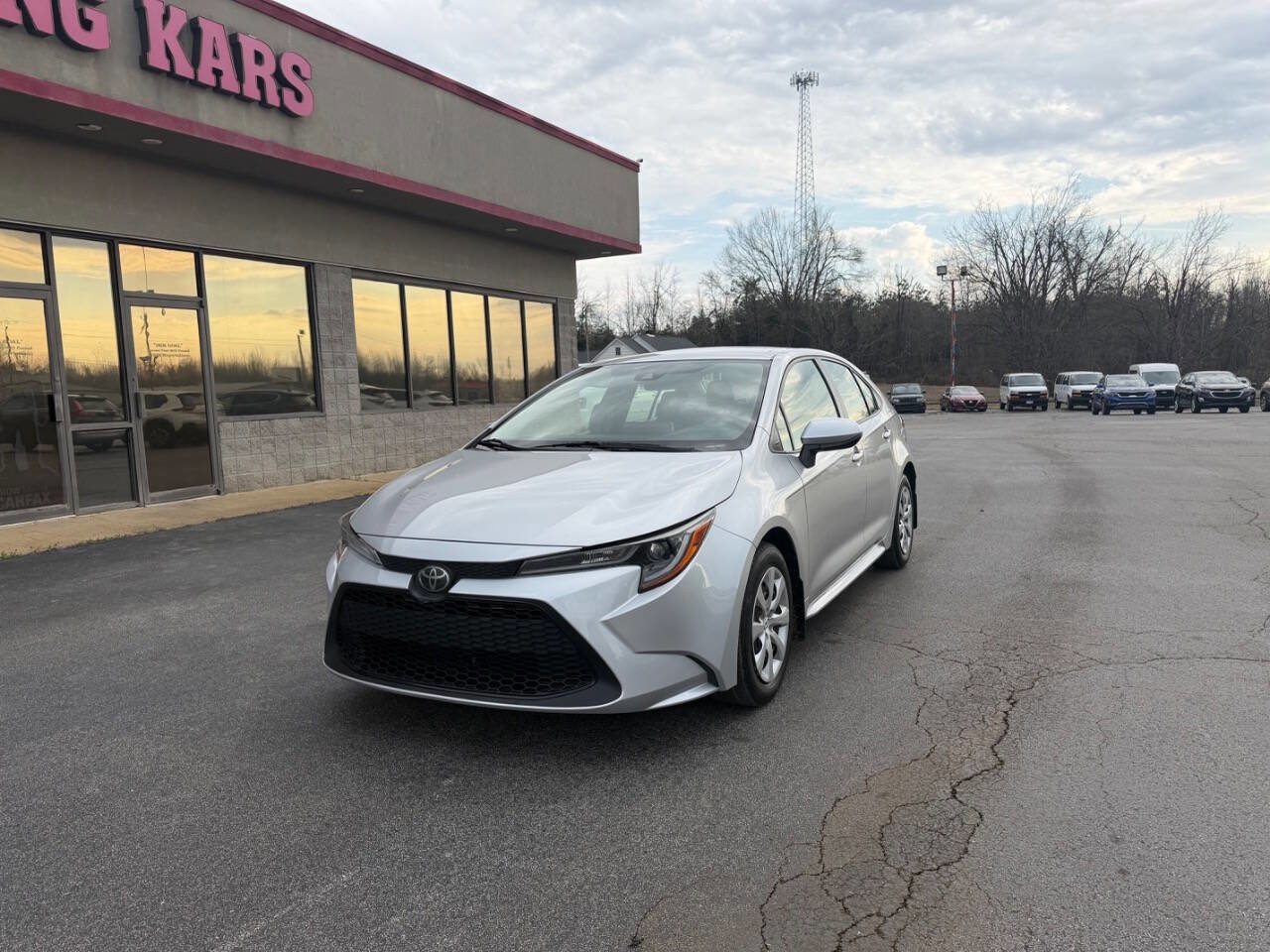 Used 2020 Toyota Corolla LE FWD image 2