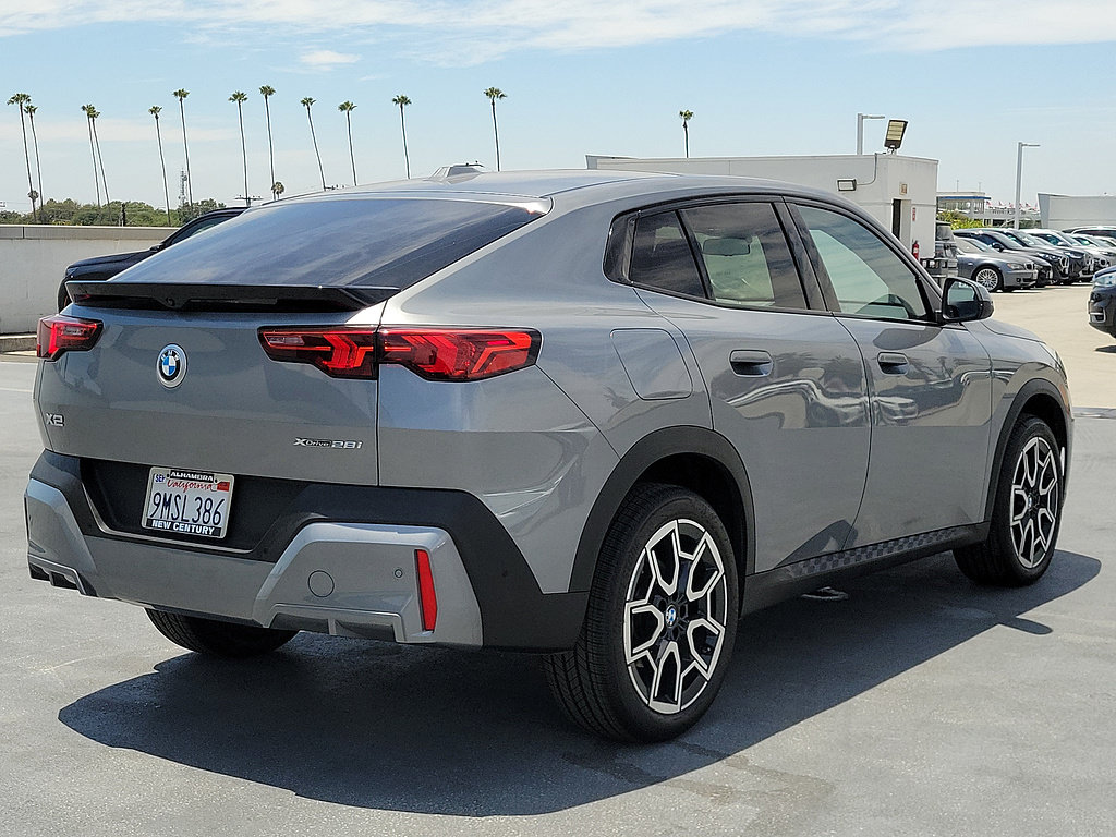 Used 2025 BMW X2 xDrive28i AWD/4WD image 3