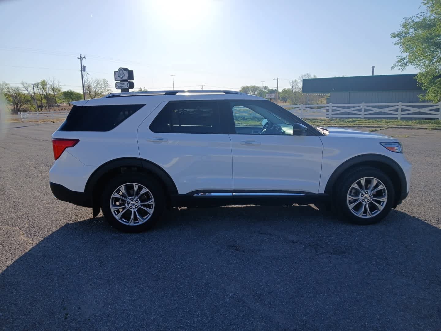 Used 2023 Ford Explorer Limited AWD/4WD image 8