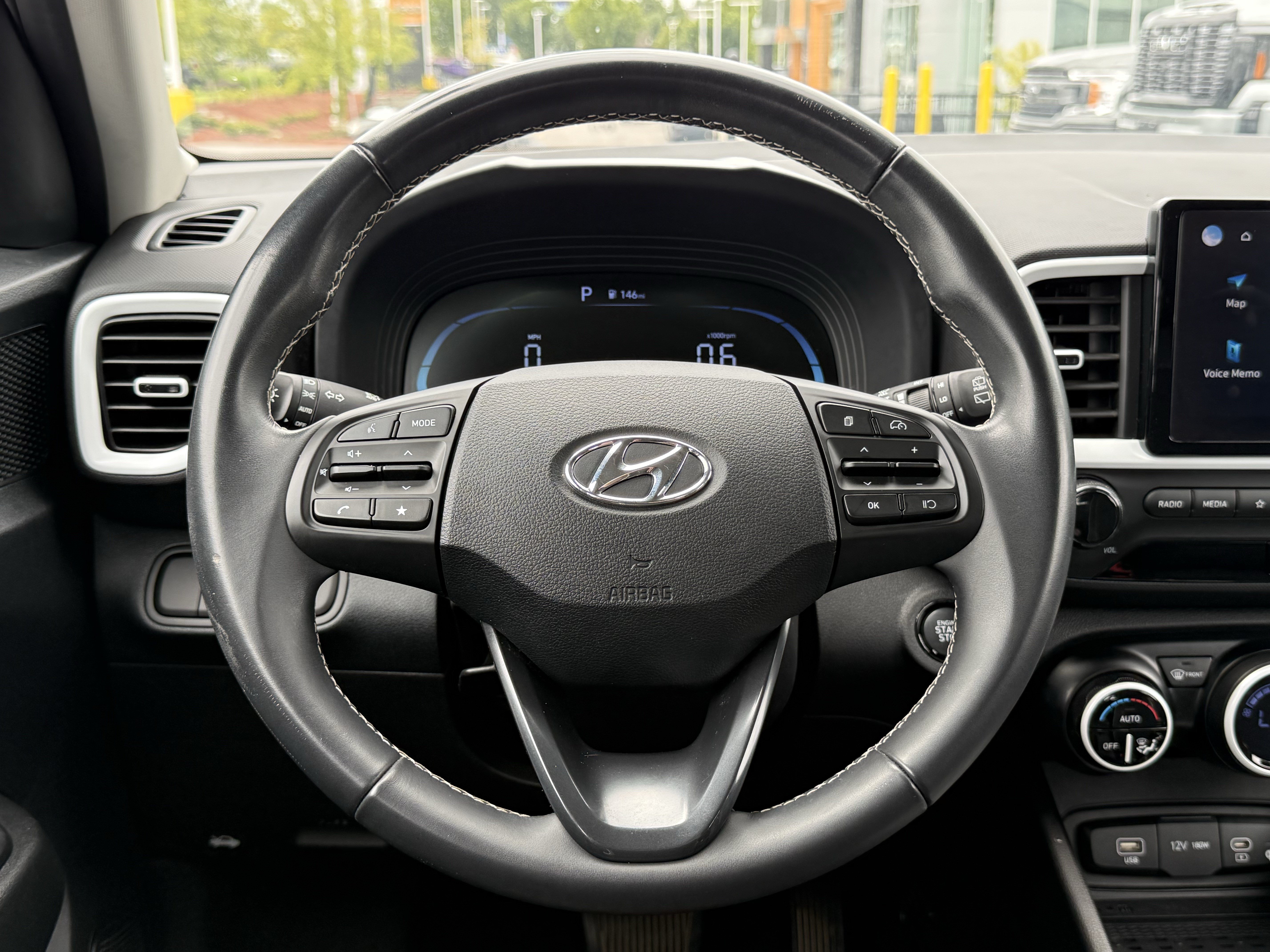 Used 2024 Hyundai Venue Limited FWD image 19