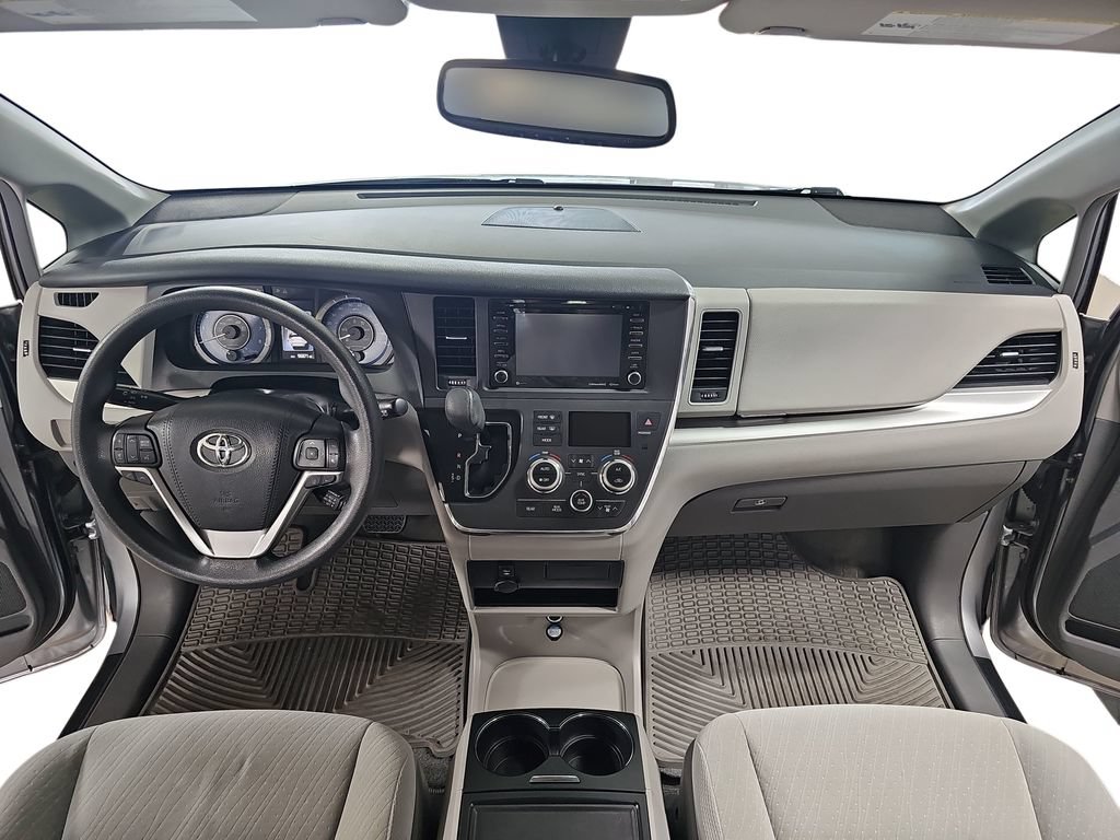 Used 2018 Toyota Sienna LE w/ Carpet Mat Package FWD image 11