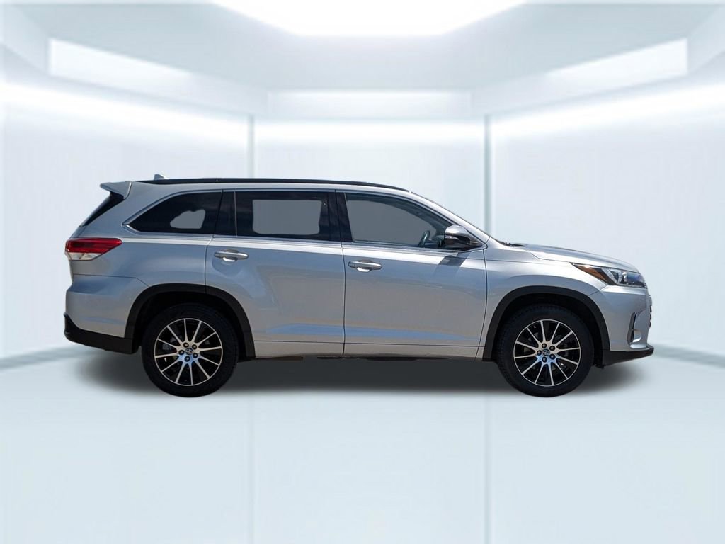 Used 2018 Toyota Highlander SE image 7