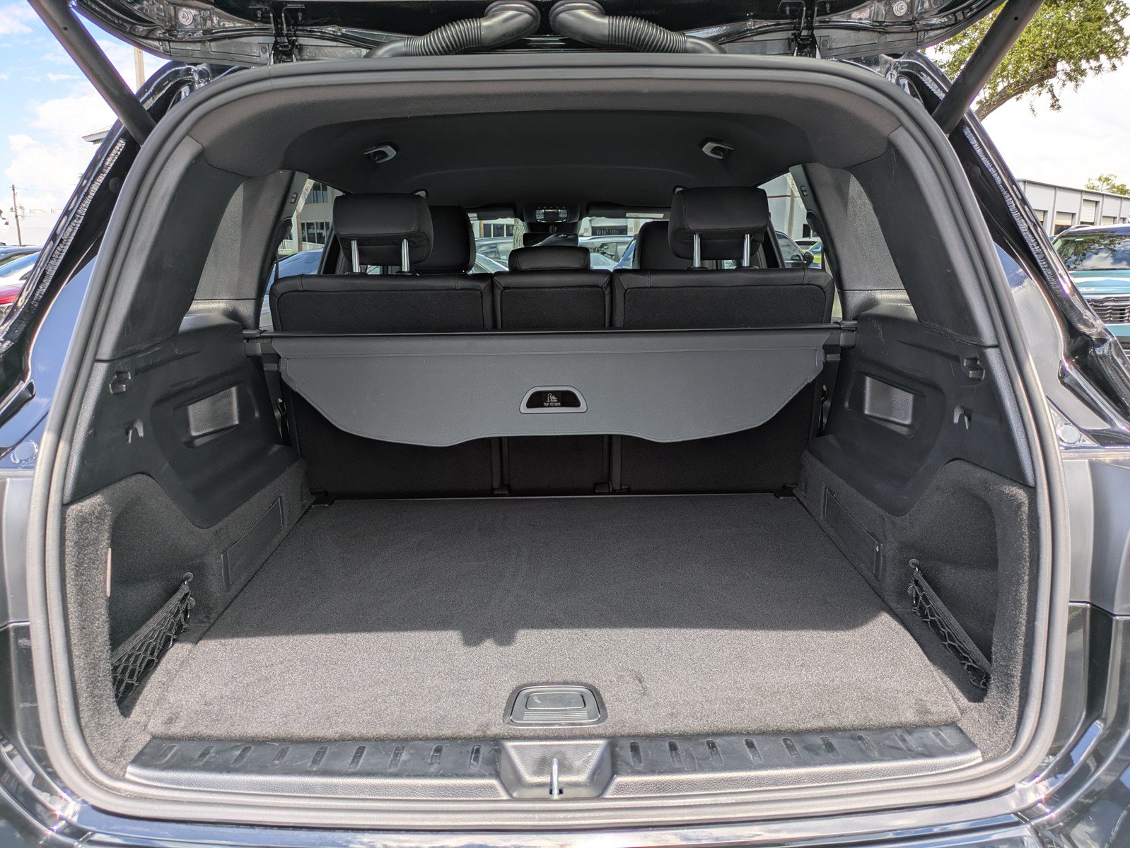 Used 2025 Mercedes-Benz GLB 250 w/ Exclusive Package image 10
