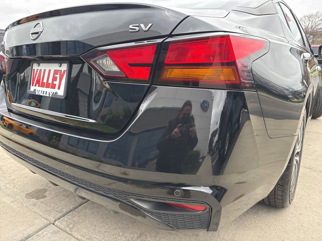 Used 2024 Nissan Altima 2.5 SV image 16