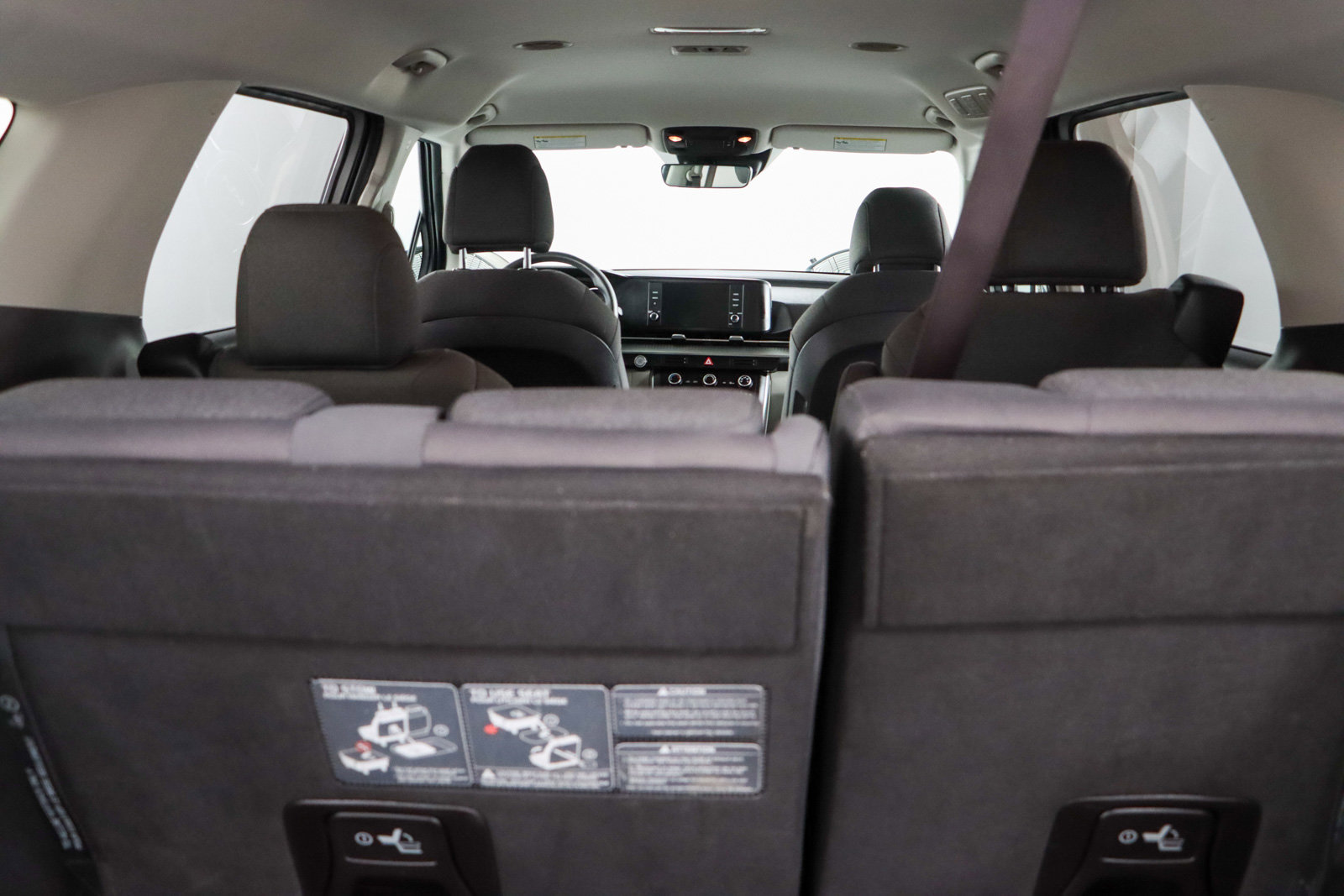 Used 2023 Kia Carnival LX image 30