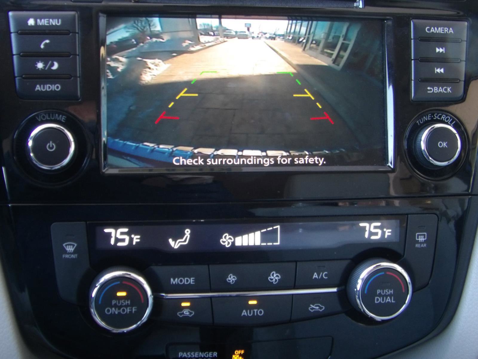 Certified 2022 Nissan Rogue Sport SV image 28