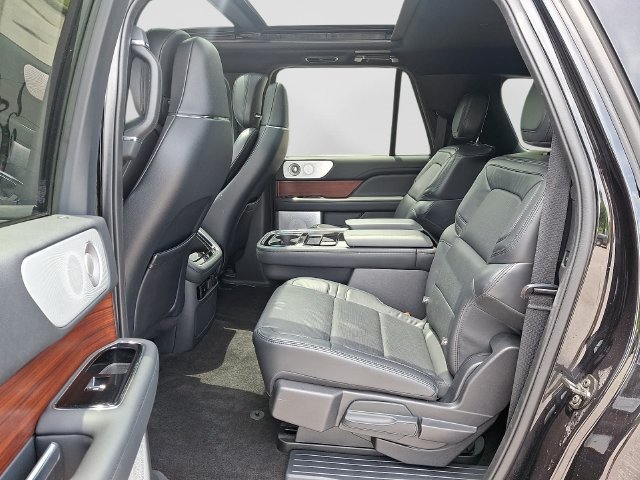 Used 2022 Lincoln Navigator L Reserve w/ Equipment Group 201A AWD/4WD image 13