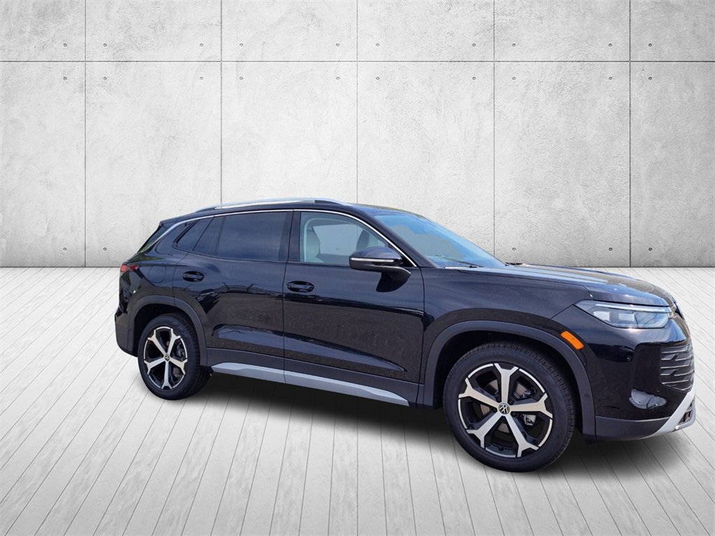New 2025 Volkswagen Tiguan SE image 3