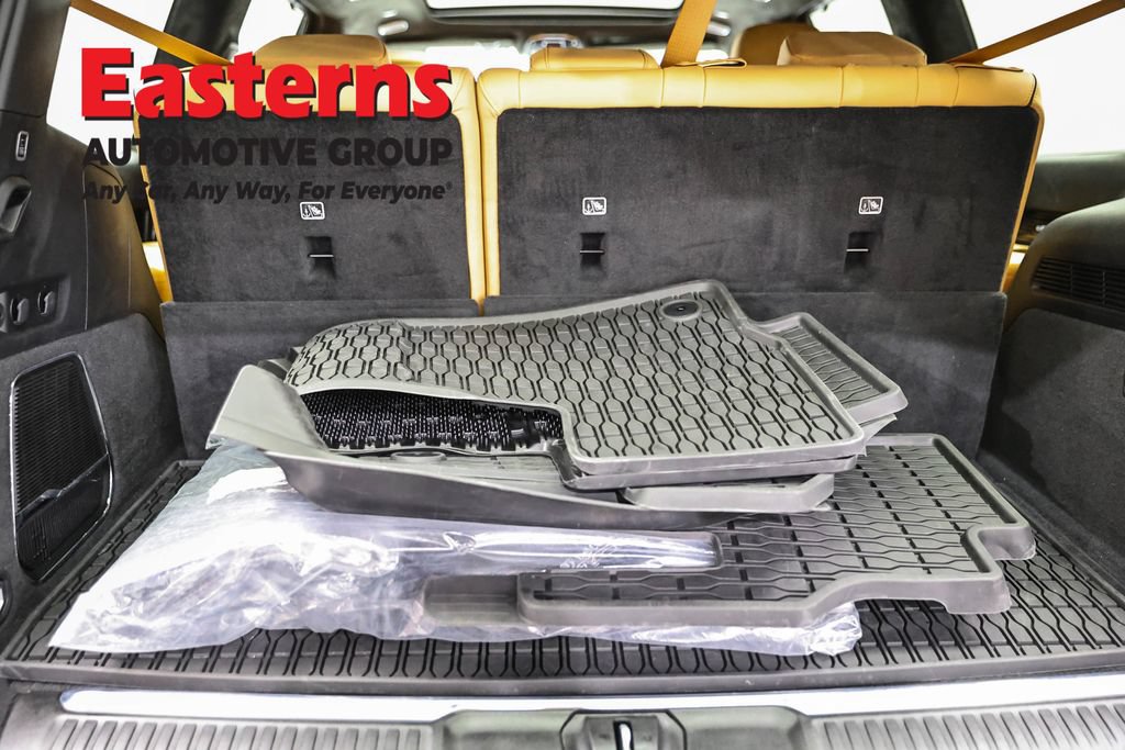 Used 2025 Jeep Grand Wagoneer Series III w/ Rear Seat Video Group 1 AWD/4WD image 9