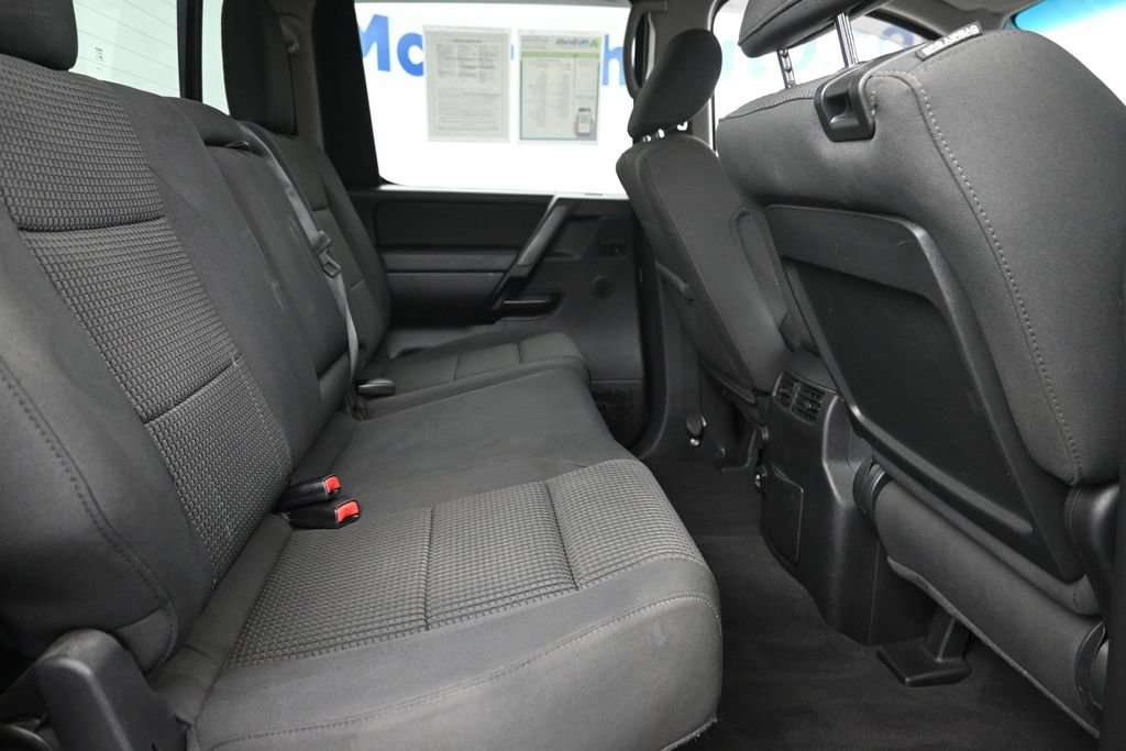 Used 2014 Nissan Titan SV w/ SV Value Truck Package AWD/4WD image 10