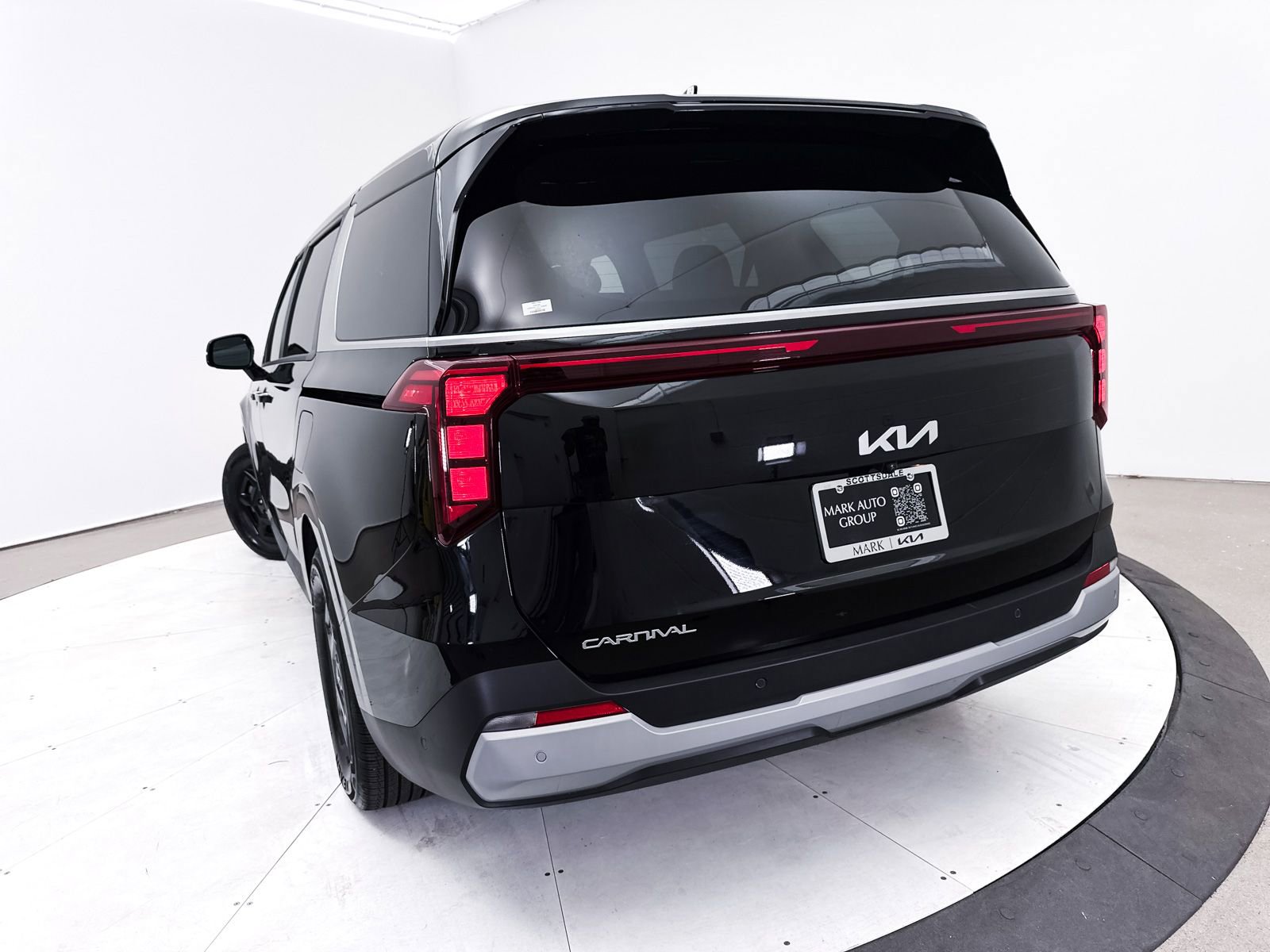 Used 2026 Kia Carnival FWD image 7