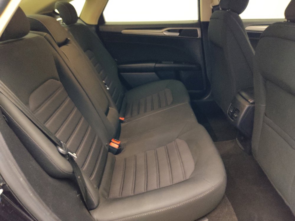 Used 2020 Ford Fusion SE FWD image 19
