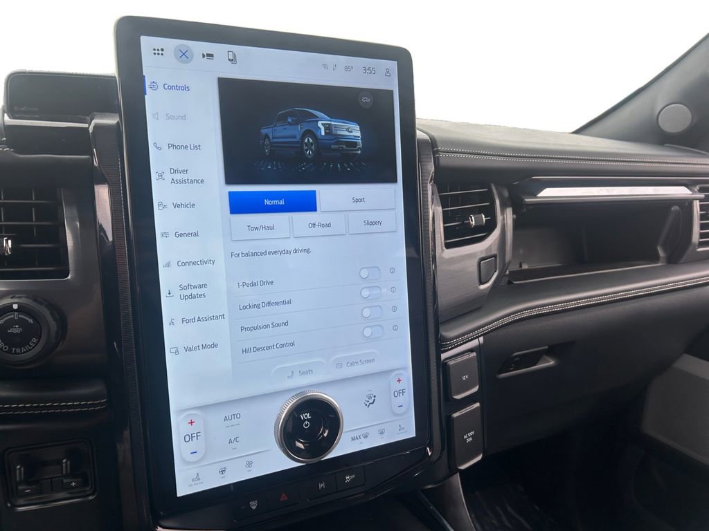 Used 2025 Ford F150 Lightning Platinum image 24