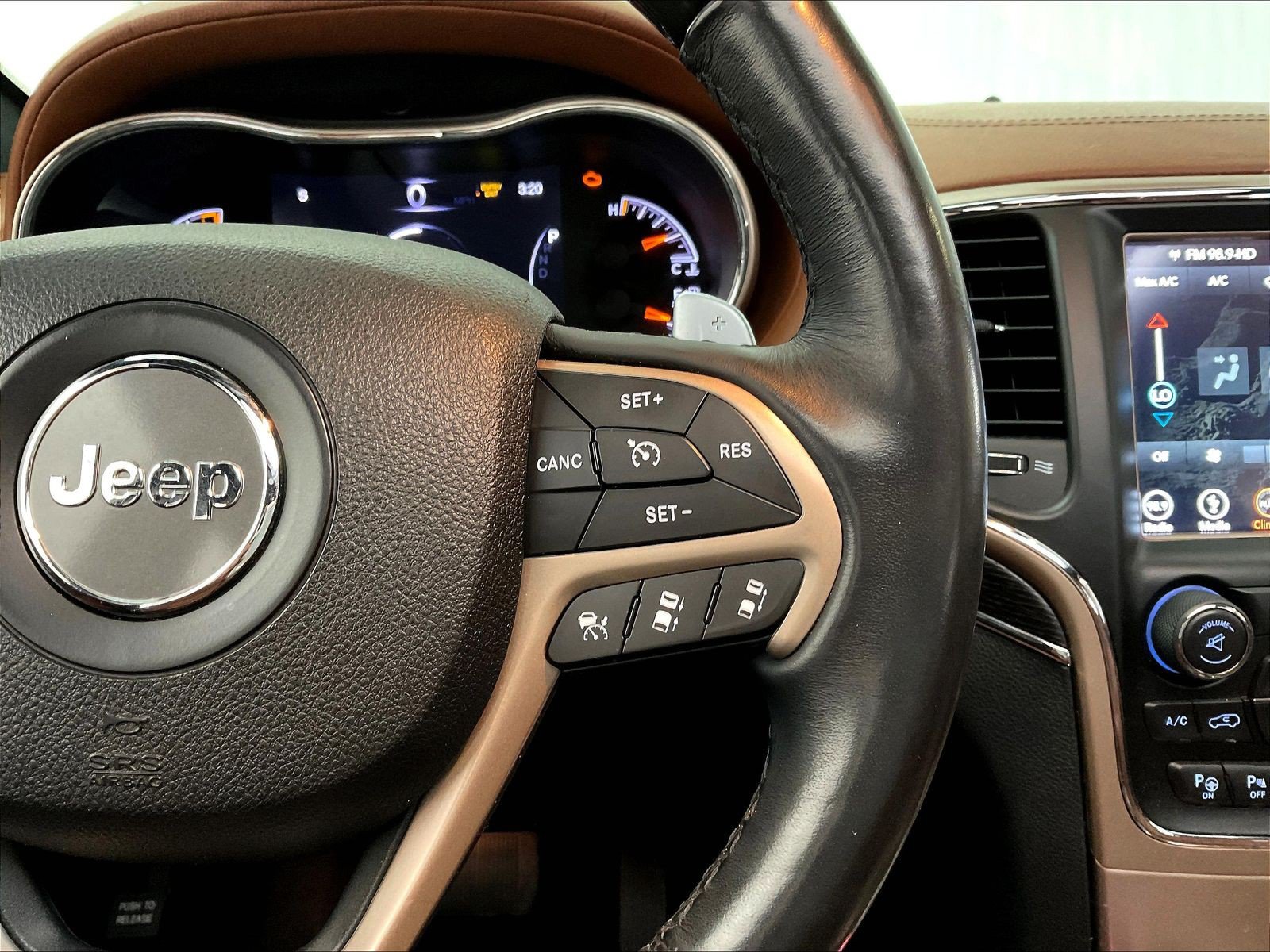 Used 2017 Jeep Grand Cherokee Summit w/ Platinum Series Group AWD/4WD image 12