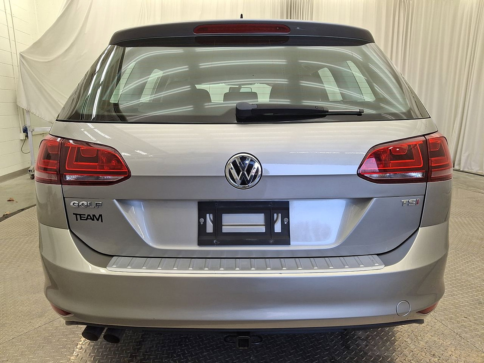 Used 2016 Volkswagen Golf S image 22