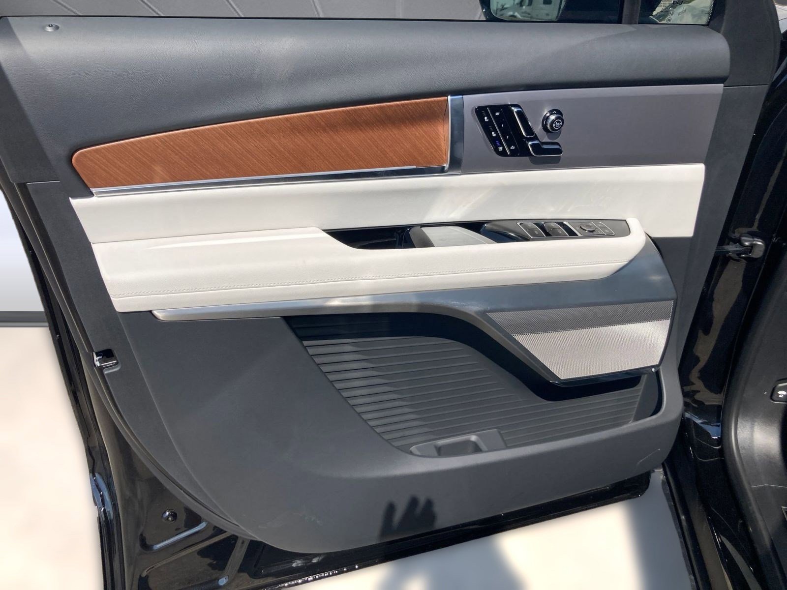 New 2026 Cadillac Vistiq Luxury w/ LPO, Floor Liner Package image 11
