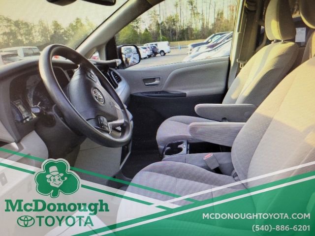 Used 2018 Toyota Sienna LE image 10