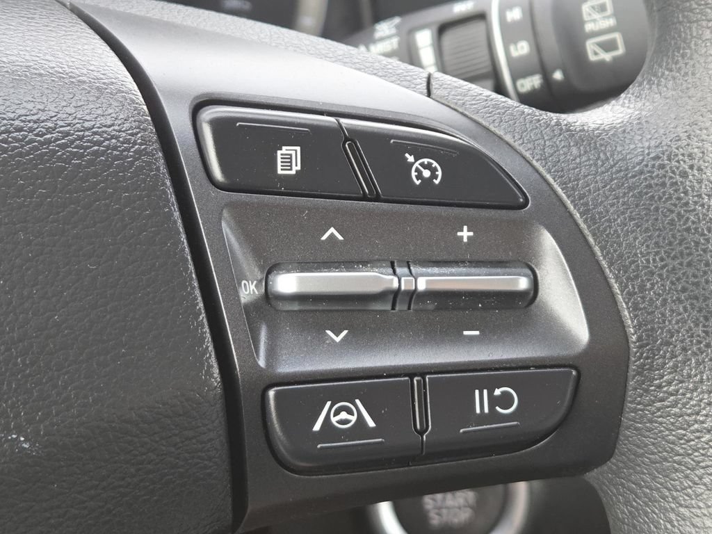 Used 2023 Hyundai Kona SEL FWD image 4
