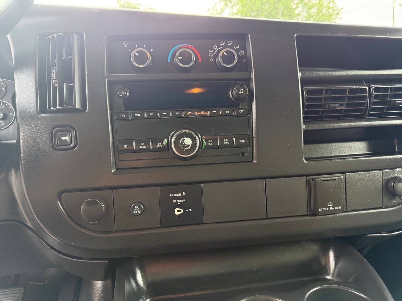 Used 2015 Chevrolet Express 2500 RWD image 12