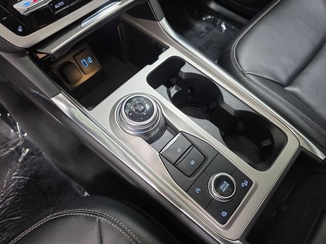 Used 2023 Ford Explorer XLT w/ Equipment Group 202A AWD/4WD image 25