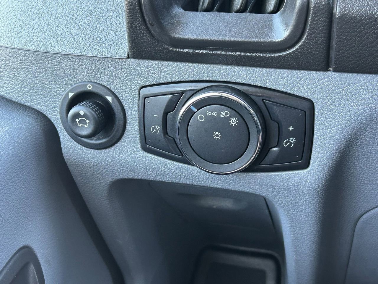 Used 2018 Ford Transit 350 XLT image 34