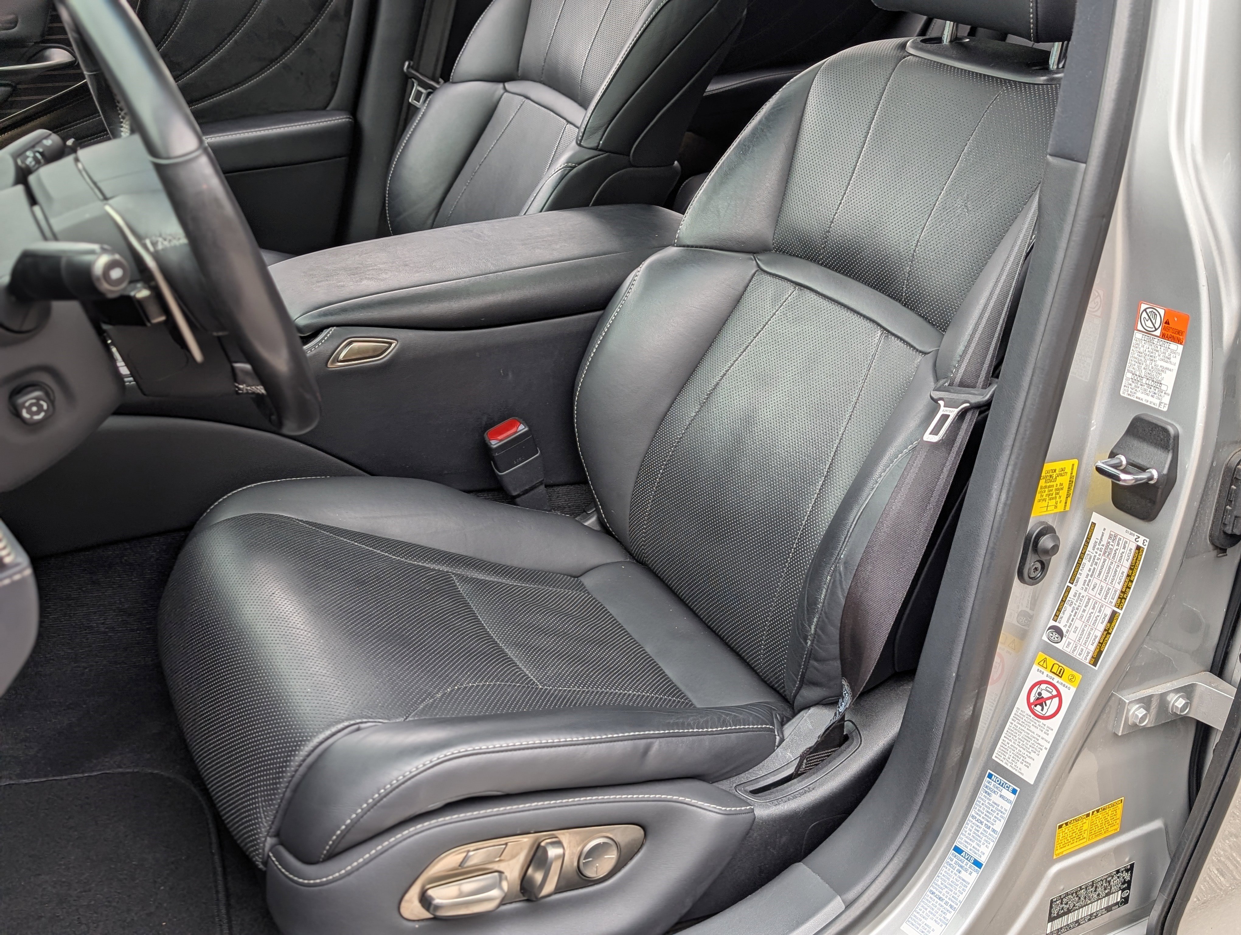 Used 2019 Lexus LS 500h LS 500h image 17