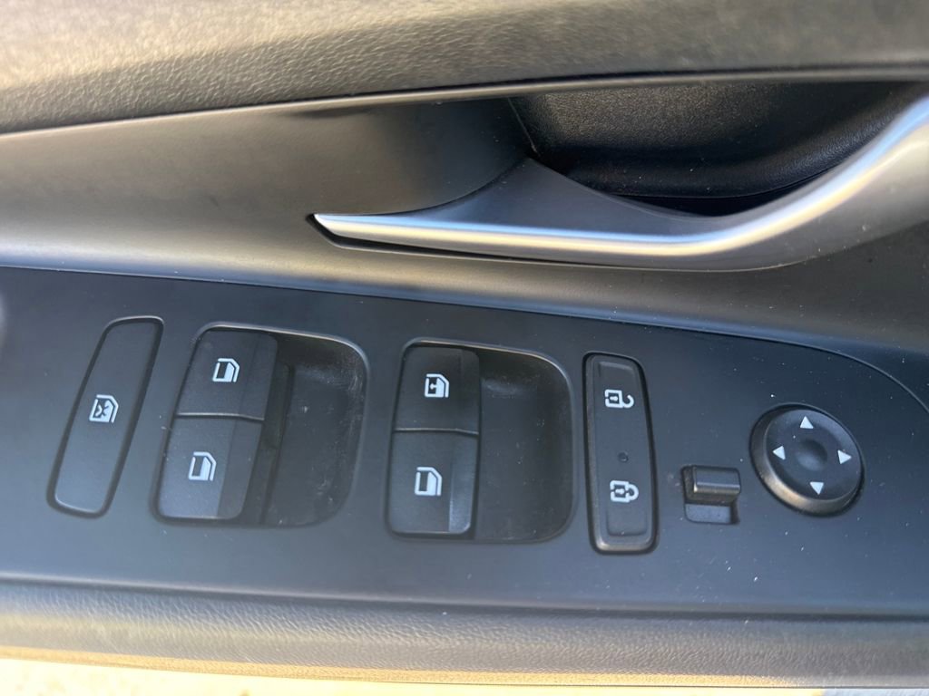 Used 2021 Hyundai Elantra SE image 15