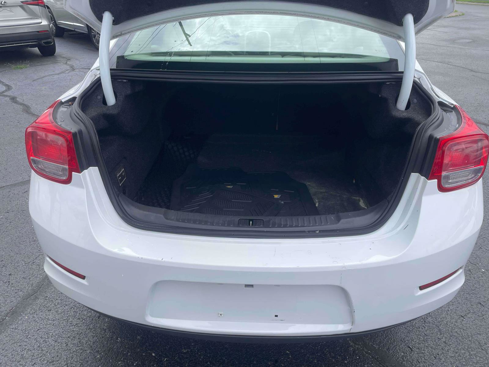 Used 2016 Chevrolet Malibu LT w/ Power Convenience Package FWD image 6