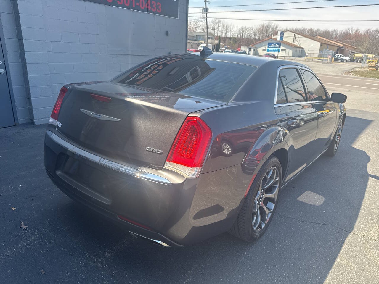 Used 2015 Chrysler 300 Limited RWD image 8