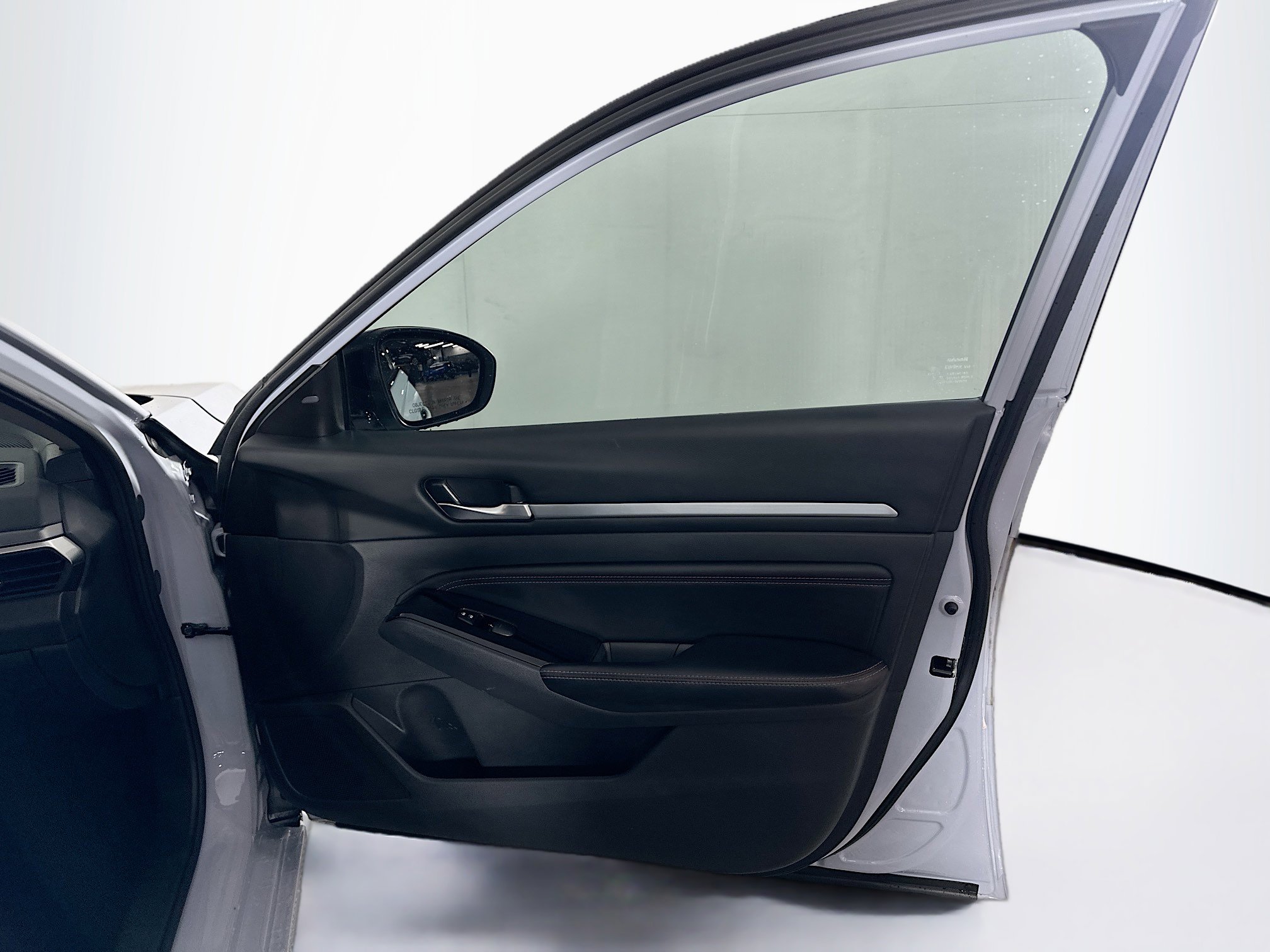 Used 2023 Nissan Altima 2.5 SR image 29