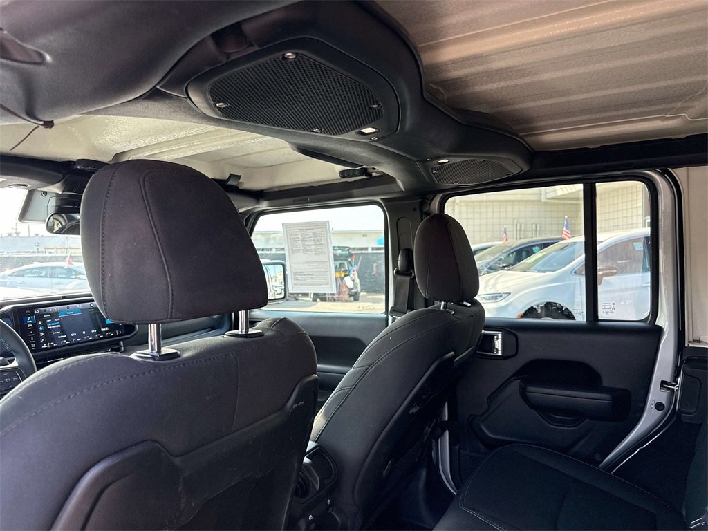 Used 2024 Jeep Wrangler Unlimited Rubicon 4xe image 13