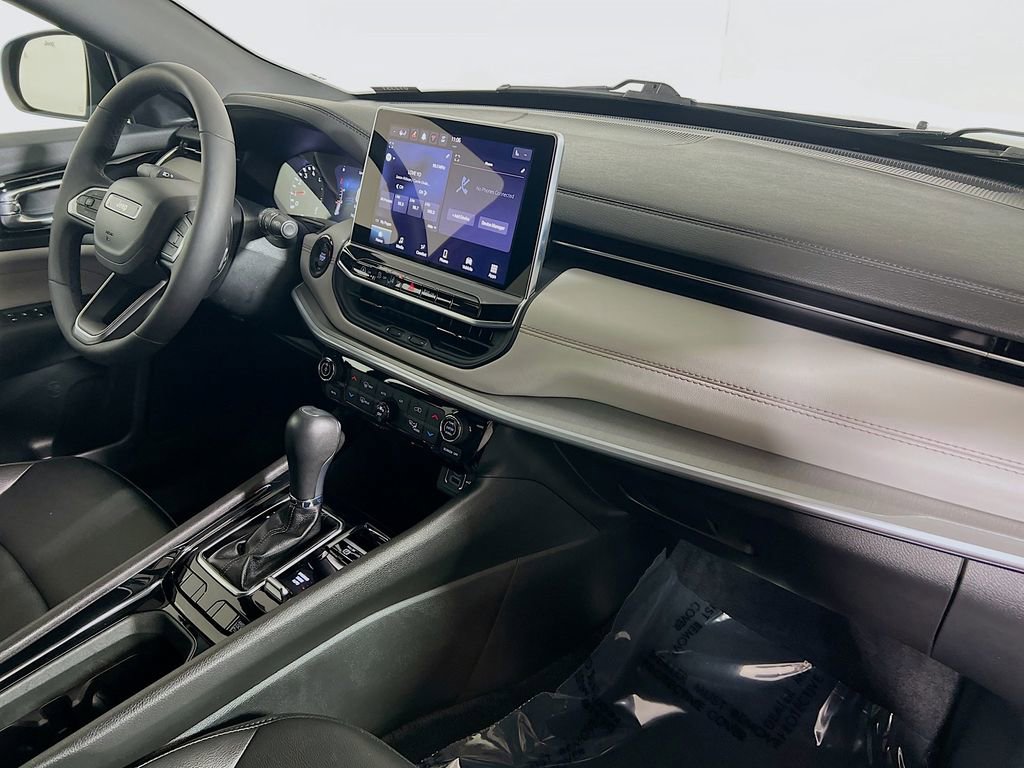 Used 2026 Jeep Compass Limited AWD/4WD image 25