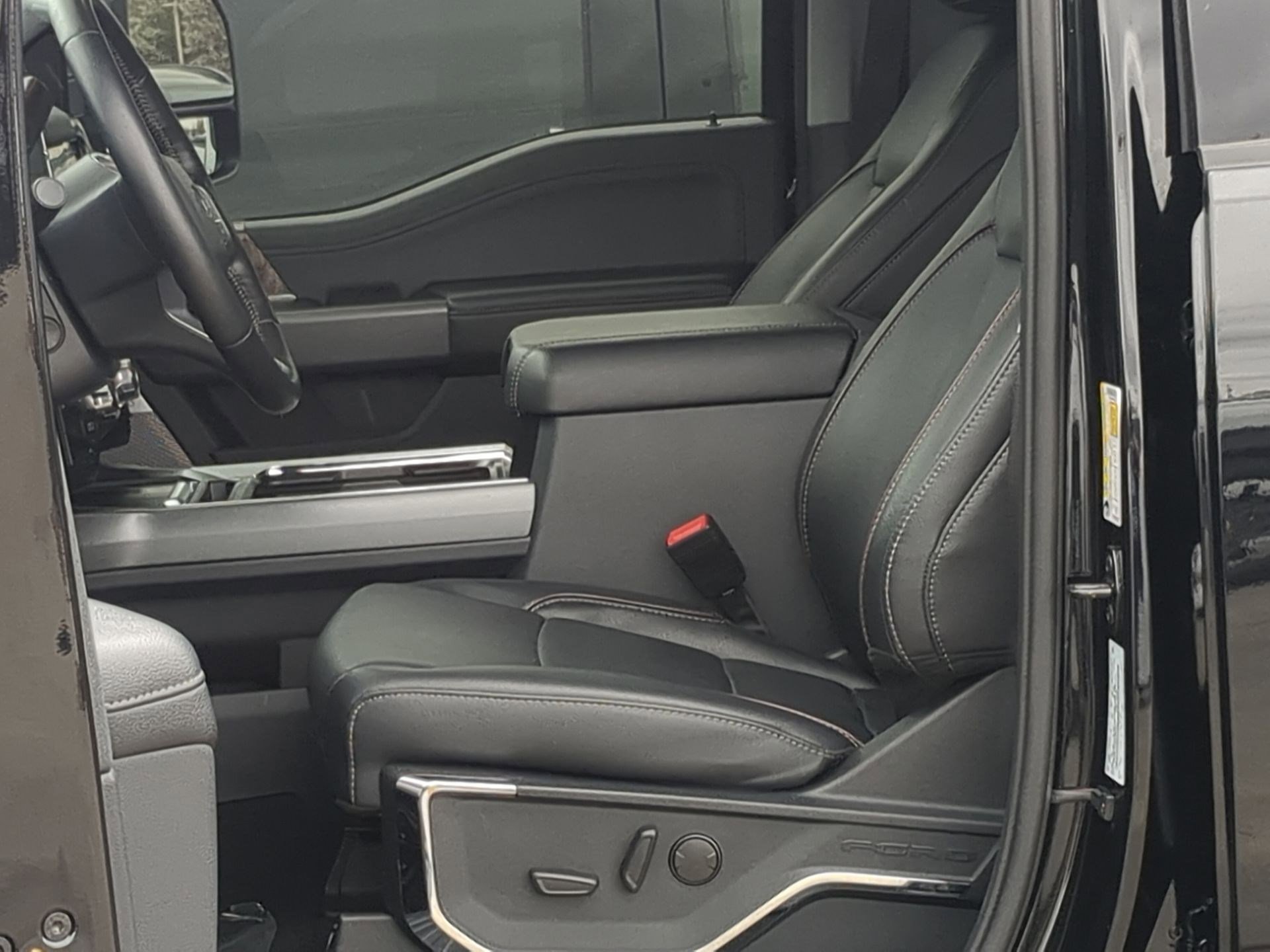 Used 2023 Ford F250 Lariat w/ Sport Appearance Package image 12