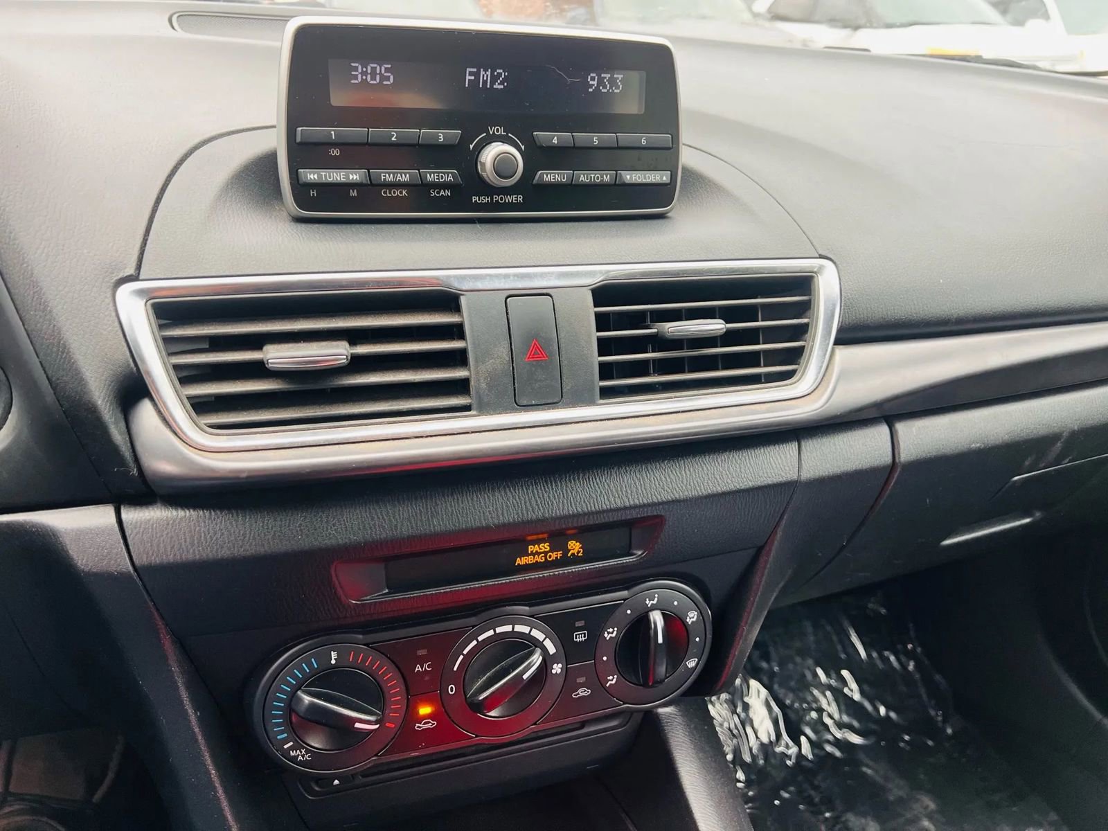 Used 2014 MAZDA MAZDA3 i Sport image 32